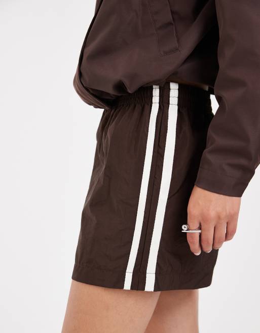 ASOS DESIGN techy side stripe boxer short in chocolate, 4 of 5