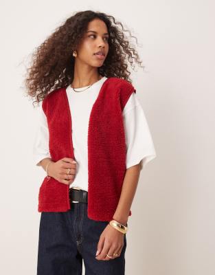 ASOS DESIGN - Teddyfell-Weste in Rot mit Einfassung