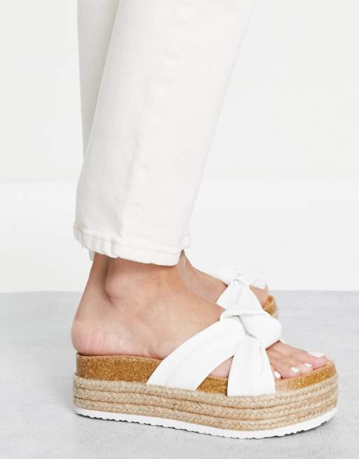 ASOS DESIGN – Teegan – Vita flatform-sandaler med knutar och bred passform, 3 av 4