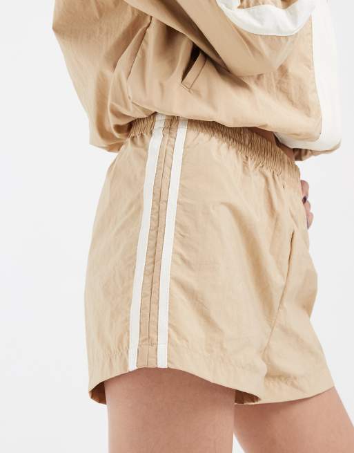 ASOS DESIGN tekniska shorts med sidostripe i beige, set, 3 av 5