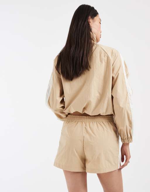 ASOS DESIGN tekniske shorts med sidestreg i beige, del af sæt, 4 af 5