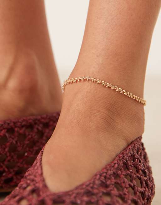 ASOS DESIGN – Teksturowana bransoletka na kostkę z małymi koralikami w kolorze złotym