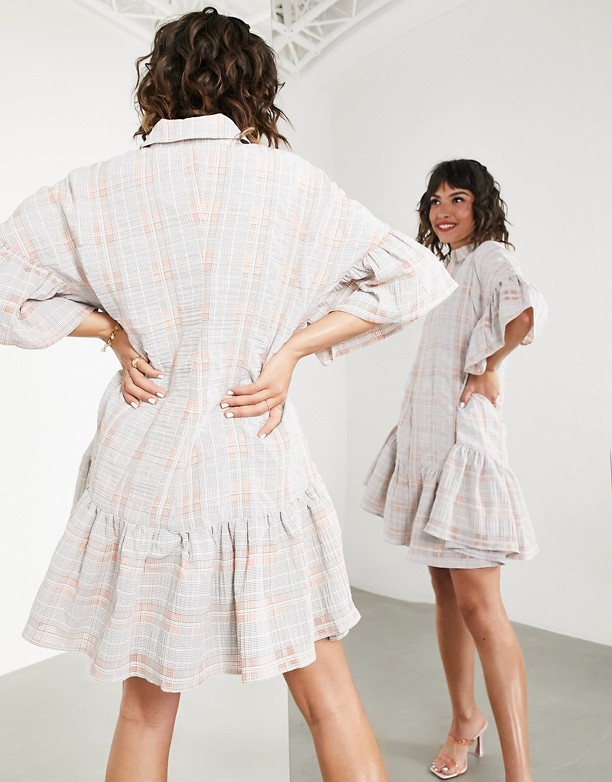  Cielsko ASOS DESIGN – Teksturowana sukienka koszulowa o długości mini w rÓżową kratę Wielokolorowy