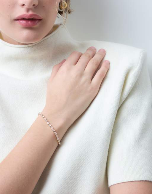 ASOS DESIGN – Tennisarmband in Goldoptik mit Zirkonia-Steinchen, inklusive Geschenkbeutel, 2 von 4