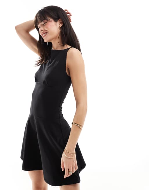 ASOS Design – Tenniskleid in Schwarz mit tiefem Saum, 2 von 4