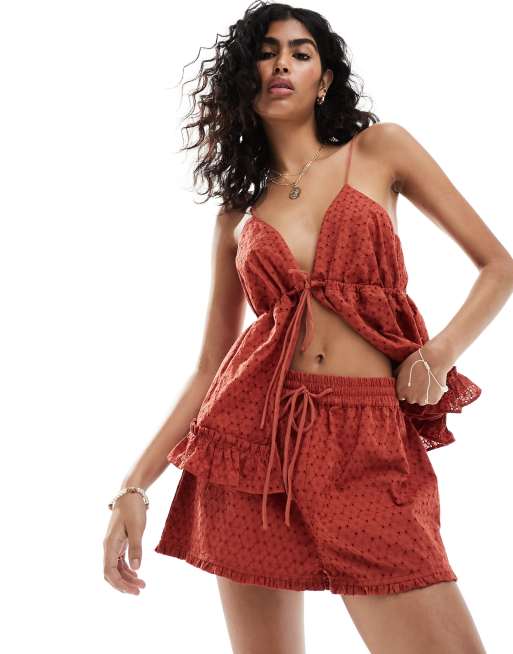 ASOS DESIGN – Terrakottafärgade shorts i broderie anglaise med volang, del av set