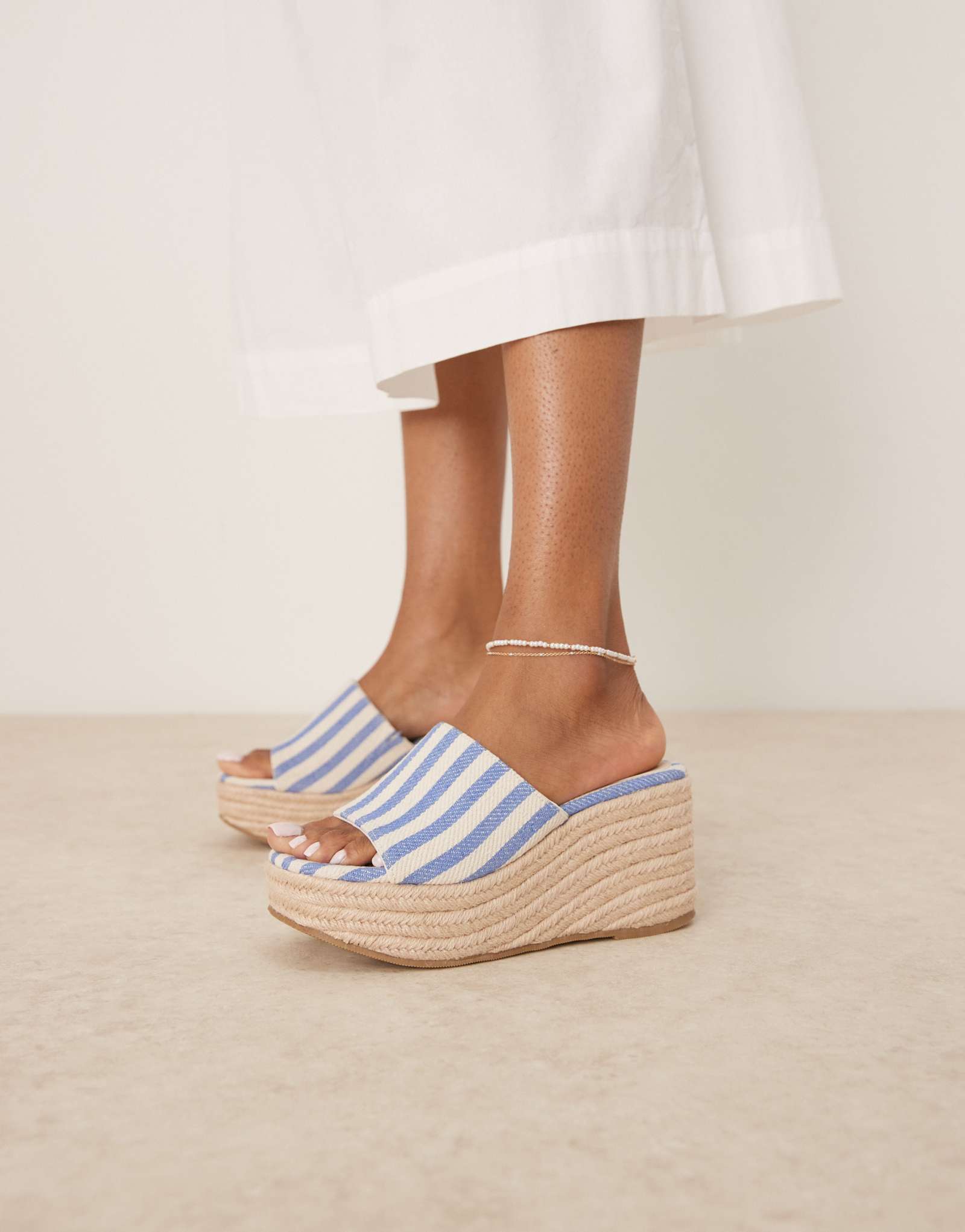 Кроссовки Tess mule на танкетке в полоску от ASOS DESIGN