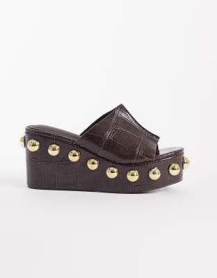  Tessa wedge with oversized studs in chocolate croc