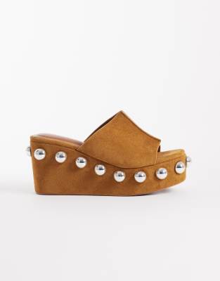  Tessa wedges with oversized studs in sand 