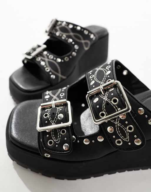 ASOS DESIGN – Texas – Mules in Schwarz mit Nietenbesatz, Schnallendetail und Keilabsatz, 2 von 4