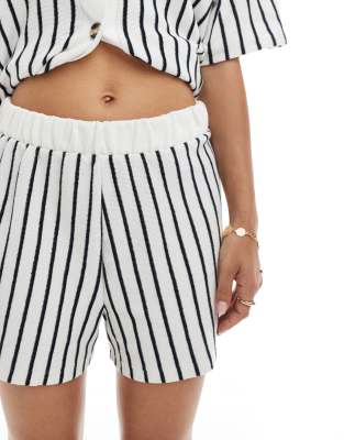 Asos Design Texture Short In Black