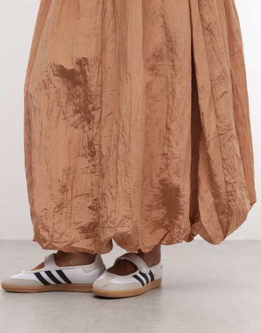 ASOS DESIGN textured bubble maxi skirt in camel, 4 of 5