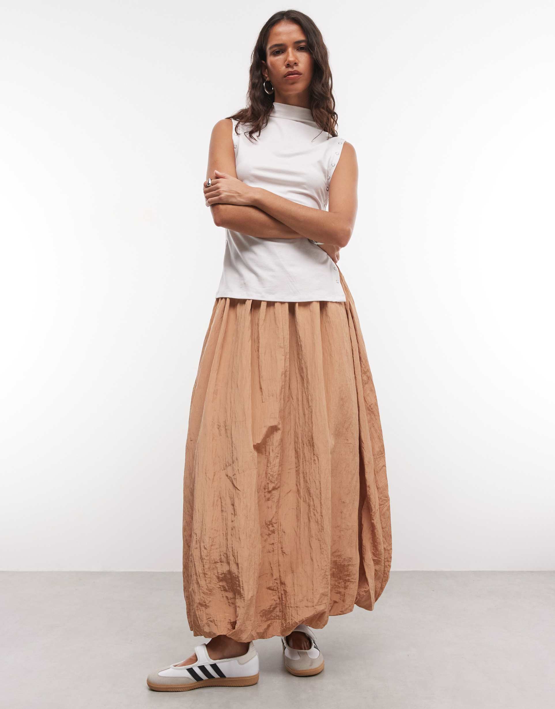 asos design textured bubble midaxi skirt in camel