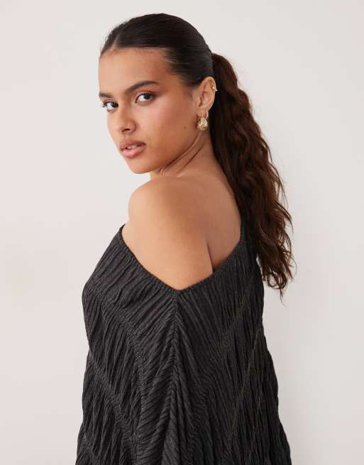 ASOS DESIGN textured fabric asymmetric half sleeve cape in black, 2 of 4