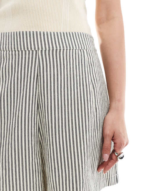 ASOS DESIGN textured flippy shorts in brown and white stripe