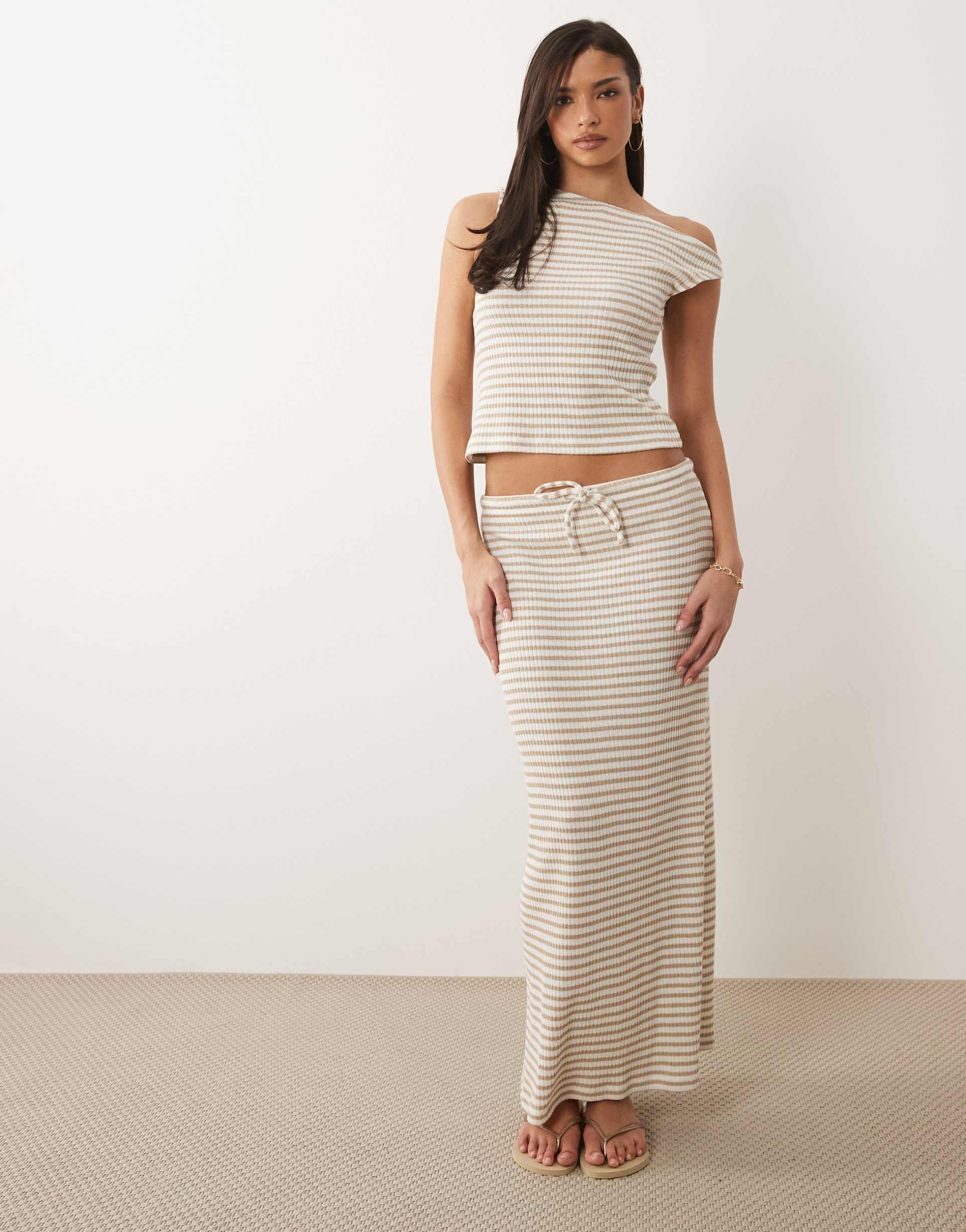 asos design textured midaxi skirt in khaki and cream stripes - part of a set
