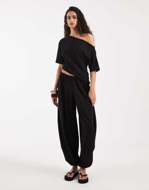 ASOS DESIGN textured off shoulder t-shirt co-ord in black, 2 of 4