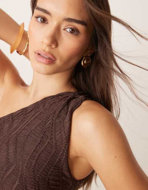 ASOS DESIGN textured one shoulder top with asymmetric hem and ruching detail in chocolate, 3 of 4