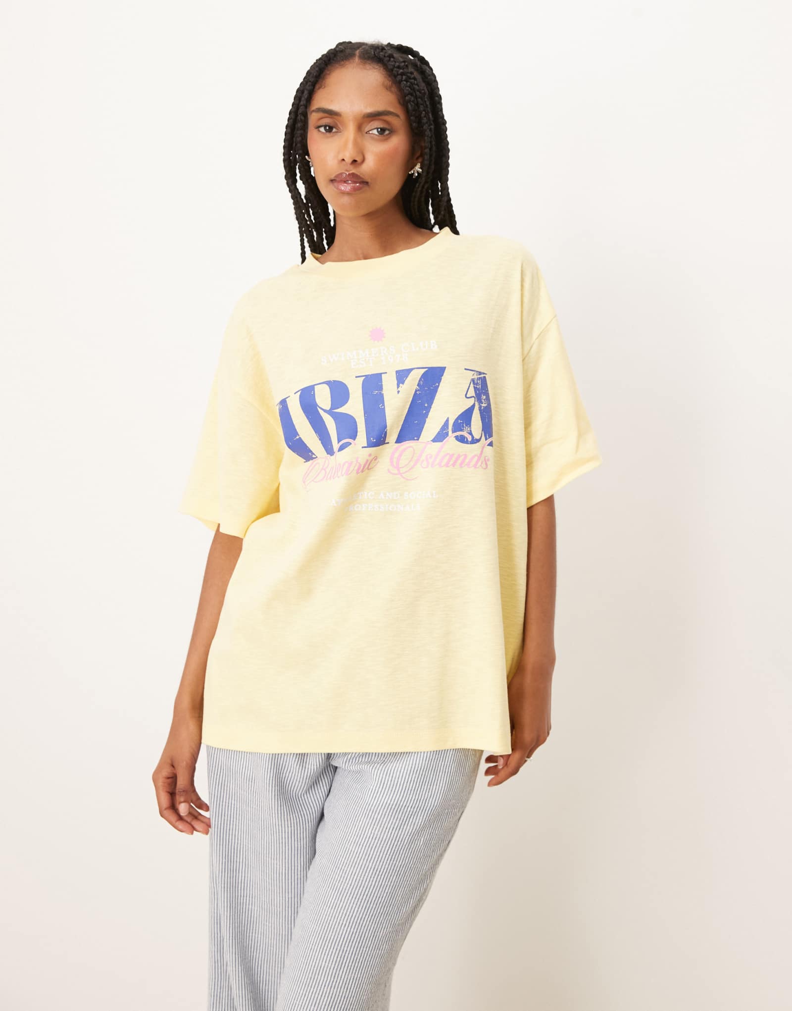Дизайнерская текстурированная футболка оверсайз от ASOS с рисунком ibiza желтого цвета