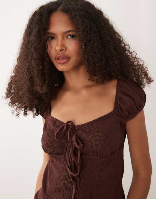 ASOS DESIGN textured puff sleeve with tie up detail top in chocolate, 3 of 4