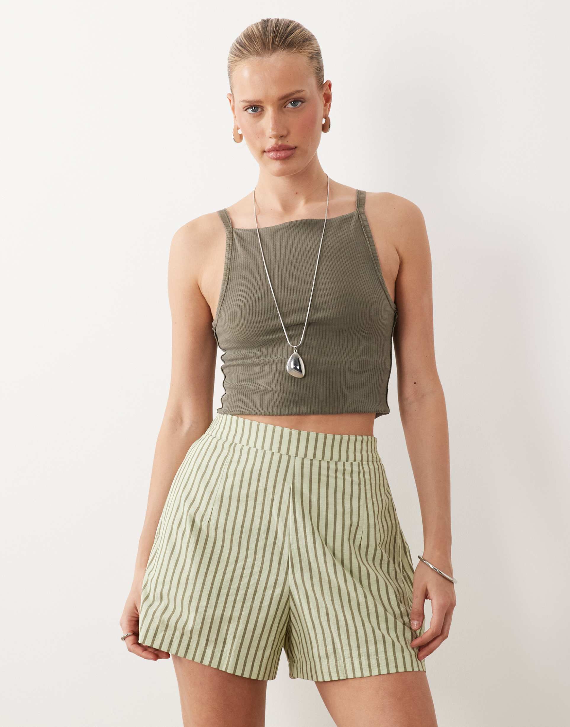asos design textured pull on flippy shorts in khaki stripe