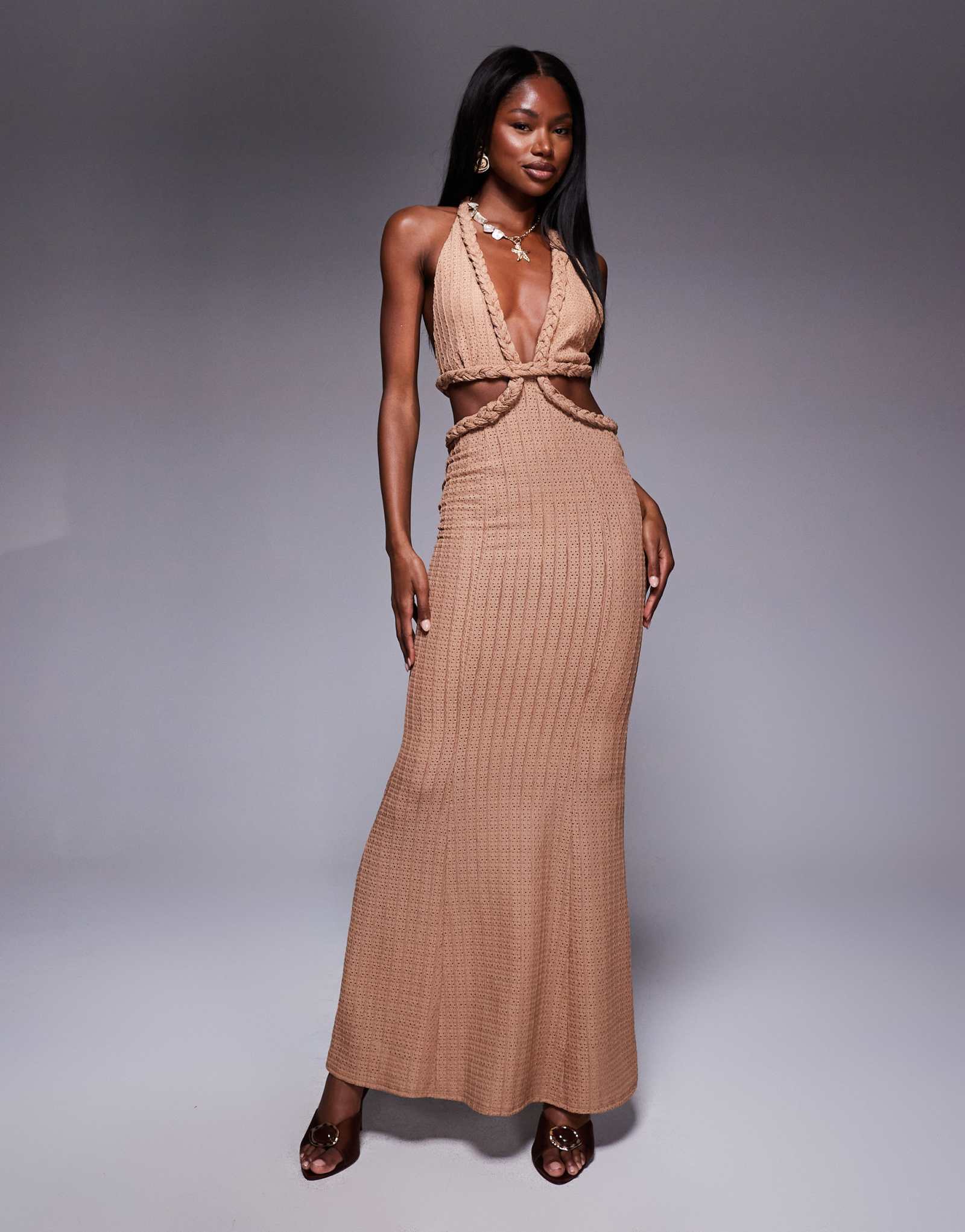 ДИЗАЙНЕРСКОЕ оранжевое плетеное миди-платье на бретелях верблюжьего цвета с фактурной вязкой в рубчик от ASOS DESIGN