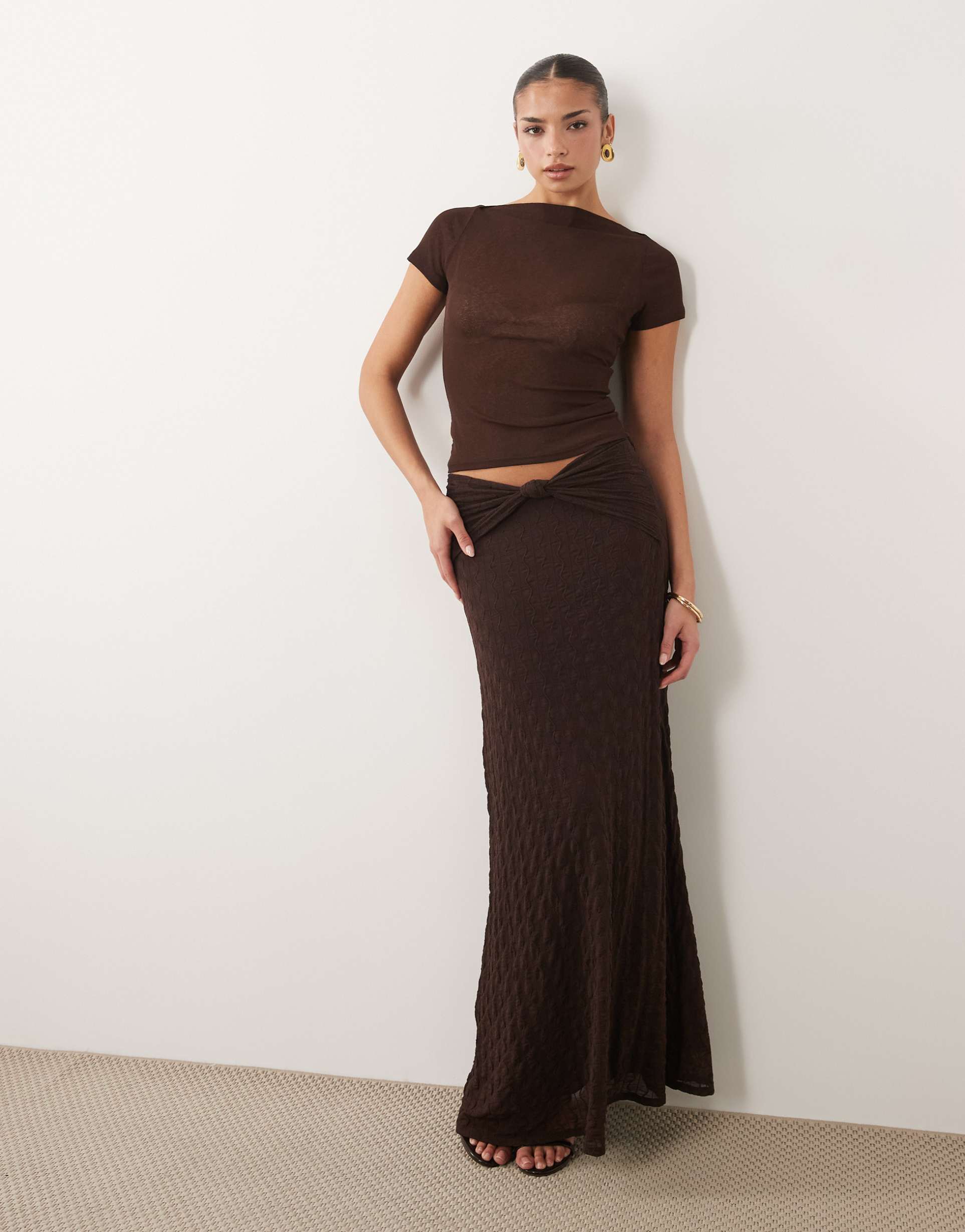 asos design textured ruffle maxi skirt with slit set in chcocolate