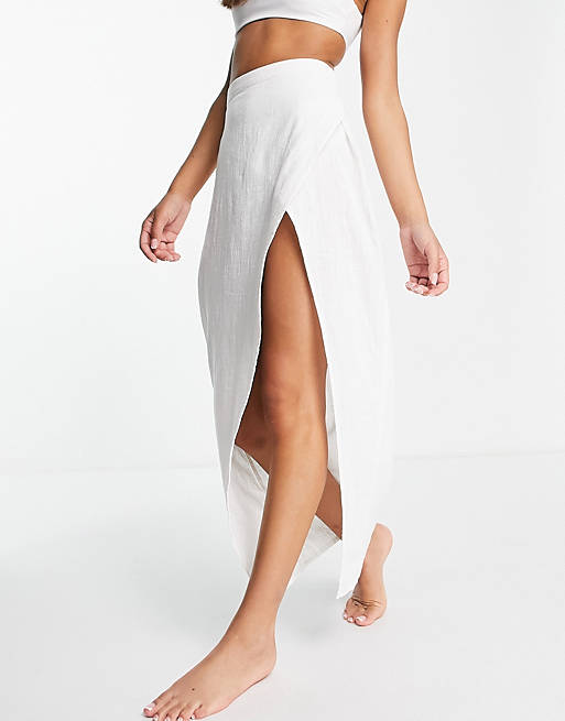  textured split front beach maxi skirt in white 
