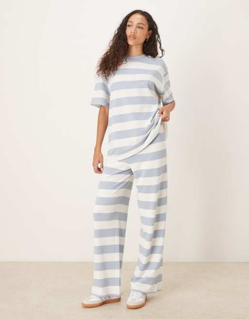 ASOS DESIGN textured stripe oversized t-shirt in blue & cream striple, 3 of 4