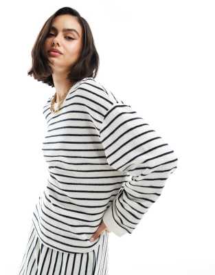 Asos Design Lettuce Hem Long Sleeve T-shirt In White And Navy Stripe-multi
