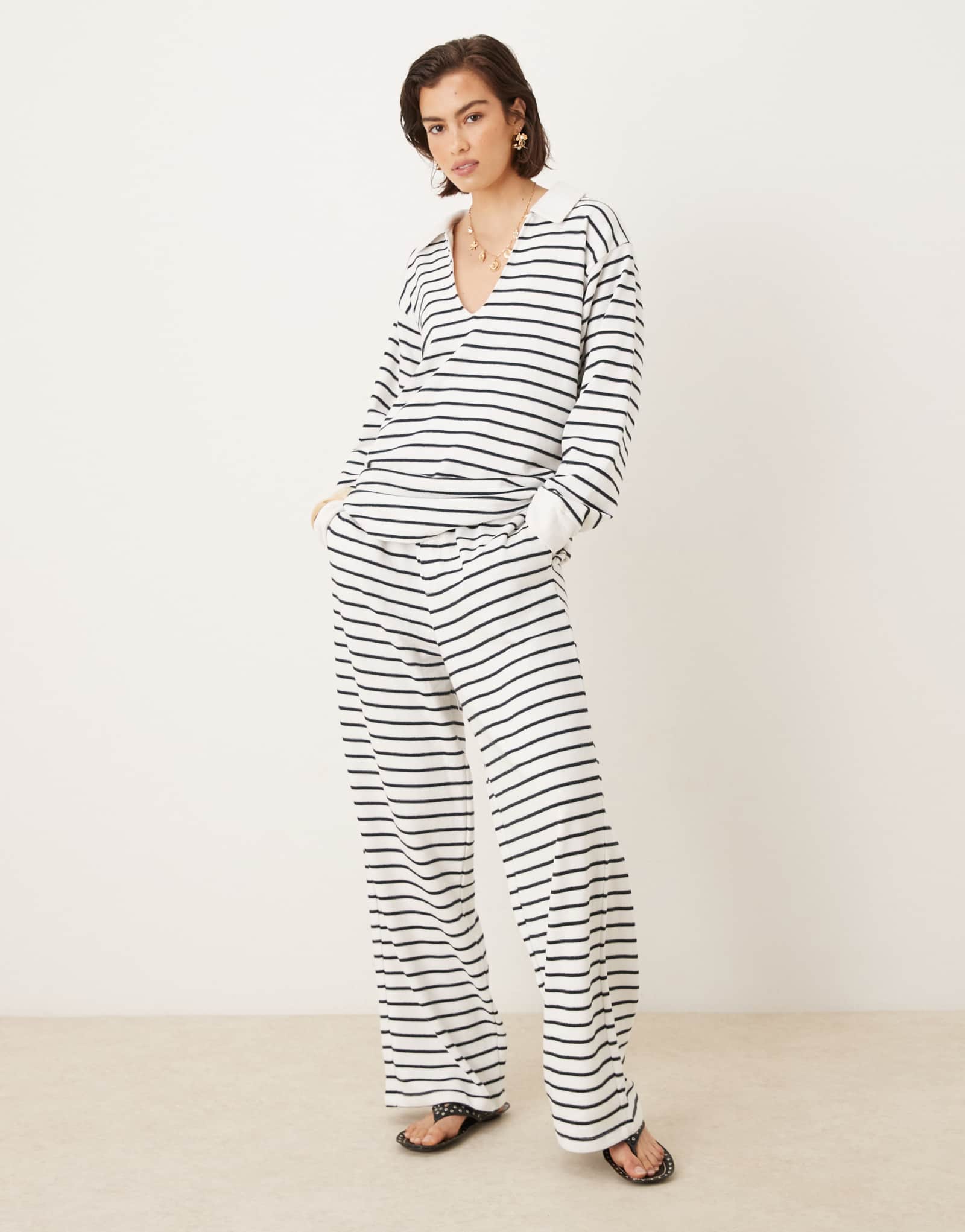 Дизайнерские текстурированные брюки прямого кроя в полоску ASOS DESIGN