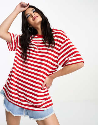 ASOS DESIGN - Texturiertes Oversize-T-Shirt in Rot und Creme gestreift-Bunt