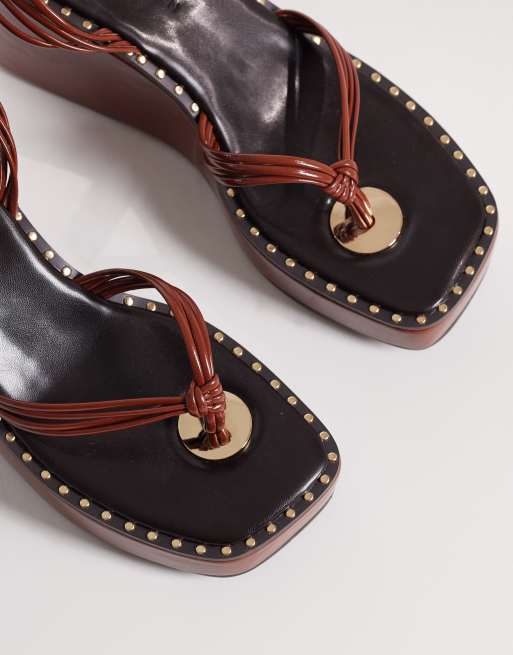 ASOS DESIGN - Thalia - Minimalistische teensandalen met sleehak in roodbruin, 2 van 4