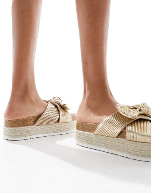 ASOS DESIGN – Thankful – Guldiga flatform-sandaler med rosettdetalj, 4 av 4