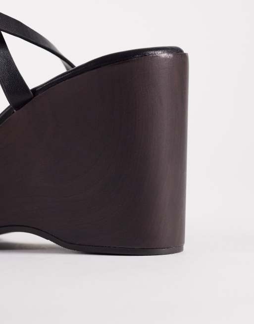 ASOS DESIGN – Thea – Czarne koturny o drewnianym wyglądzie, 2 z 4