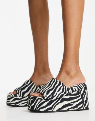 ASOS DESIGN - Thierry - Mules mit Keilabsatz und Zebramuster-Bunt