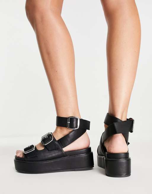 ASOS DESIGN - Thistle - Sandalen met plateauzool, gespen en brede pasvorm in zwart , 3 van 4