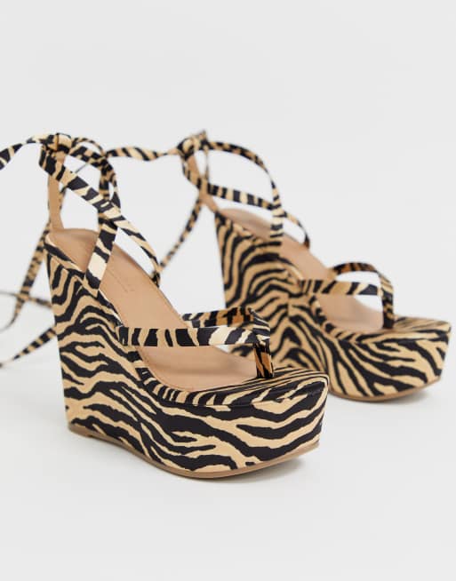 ASOS DESIGN – thongi Tribute z motywem tygrysim model wiązany koturny, 4 z 4