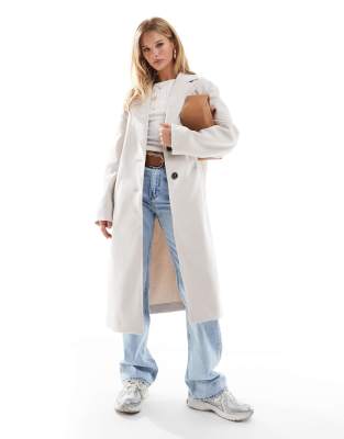 throw-on formal coat in cream-White