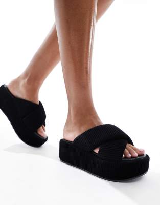 ASOS DESIGN Thunder padded cross strap flatform sandals in black φωτογραφία