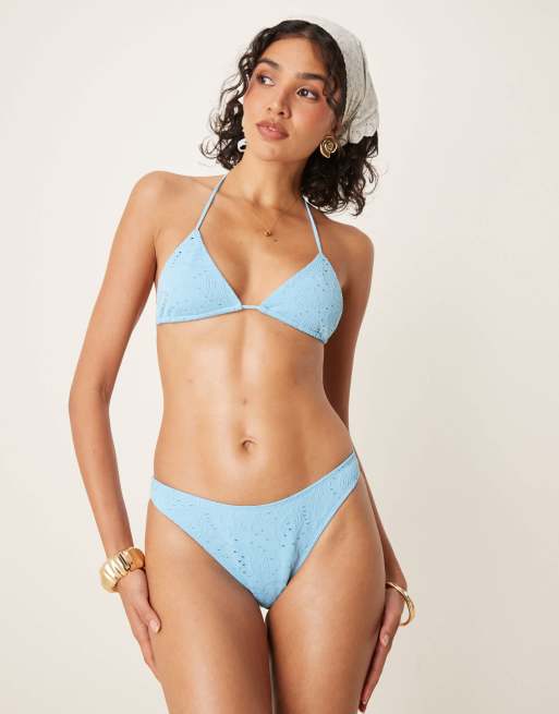 ASOS DESIGN – Tia – Jasnoniebieski fakturowany dół od bikini z wysokimi wycięciami we wzór paisley
