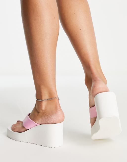 ASOS DESIGN – Tide – Zehenstegsandalen in Rosa mit Keilabsatz, 2 von 4