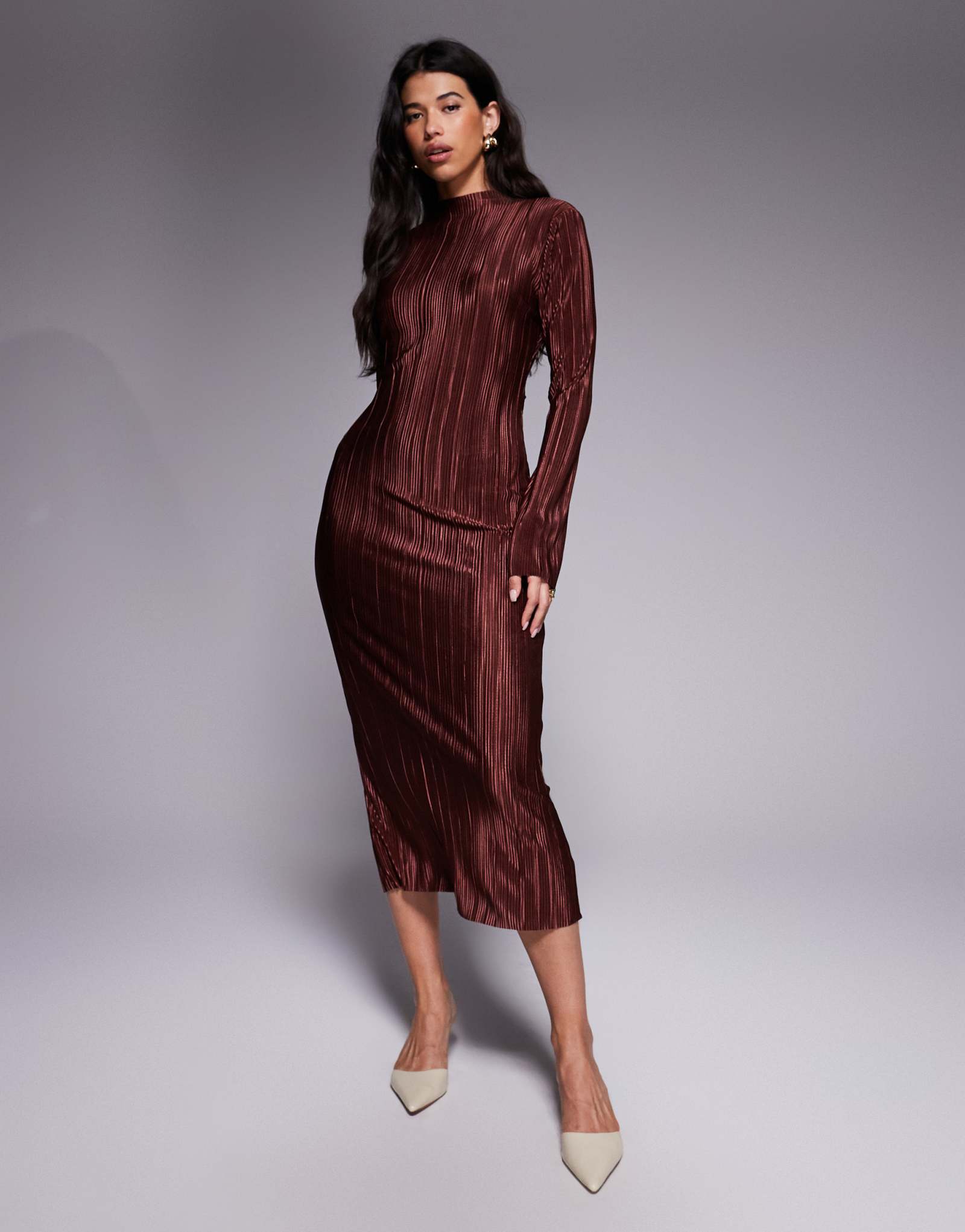 Платье ASOS DESIGN с длинными рукавами, плиссированное, шоколадного цвета