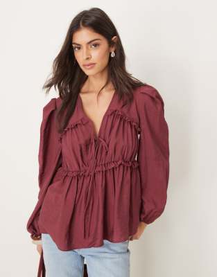 tie front ruched detail top in burgundy-Red