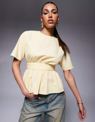 ASOS DESIGN - Lysegul ærmeløs bluse med bindetalje og åben ryg
