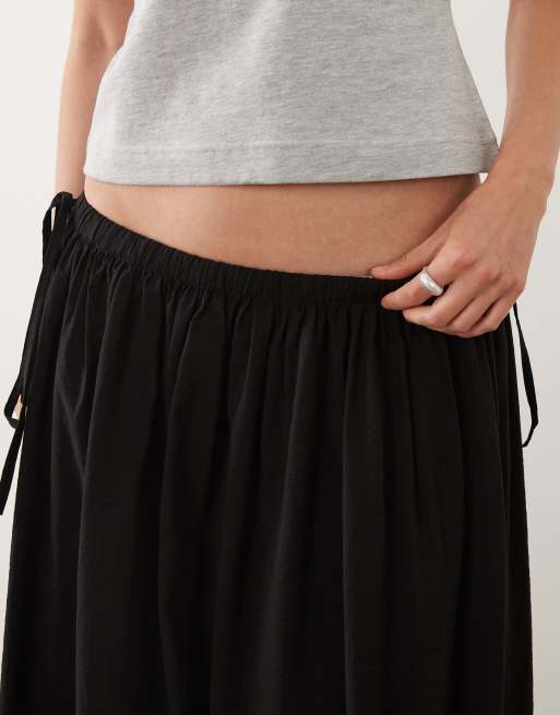 ASOS DESIGN tie waist soft crinkle maxi skirt in black, 2 of 5