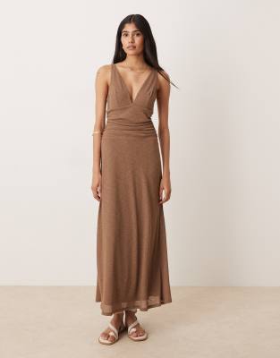 ASOS DESIGN - Tief ausgeschnittenes, geripptes Netzstoff-Maxikleid in Mokka mit geraffter Taille-Brown