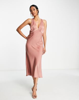 ASOS DESIGN - Tief ausgeschnittenes Midikleid aus Satin in Braun mit asymmetrischem Schnitt und Ringerrücken-Neutral