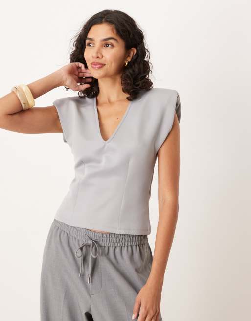 ASOS DESIGN – Tief ausgeschnittenes Oberteil aus Scuba-Stoff in Grau mit Schulterpolstern