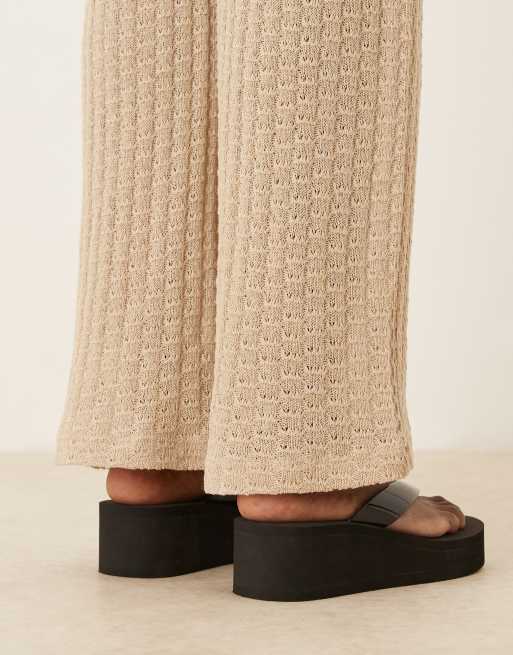 ASOS DESIGN - Tigerlily - Teenslippers met sleehak en plateauzool in zwart, 2 van 4